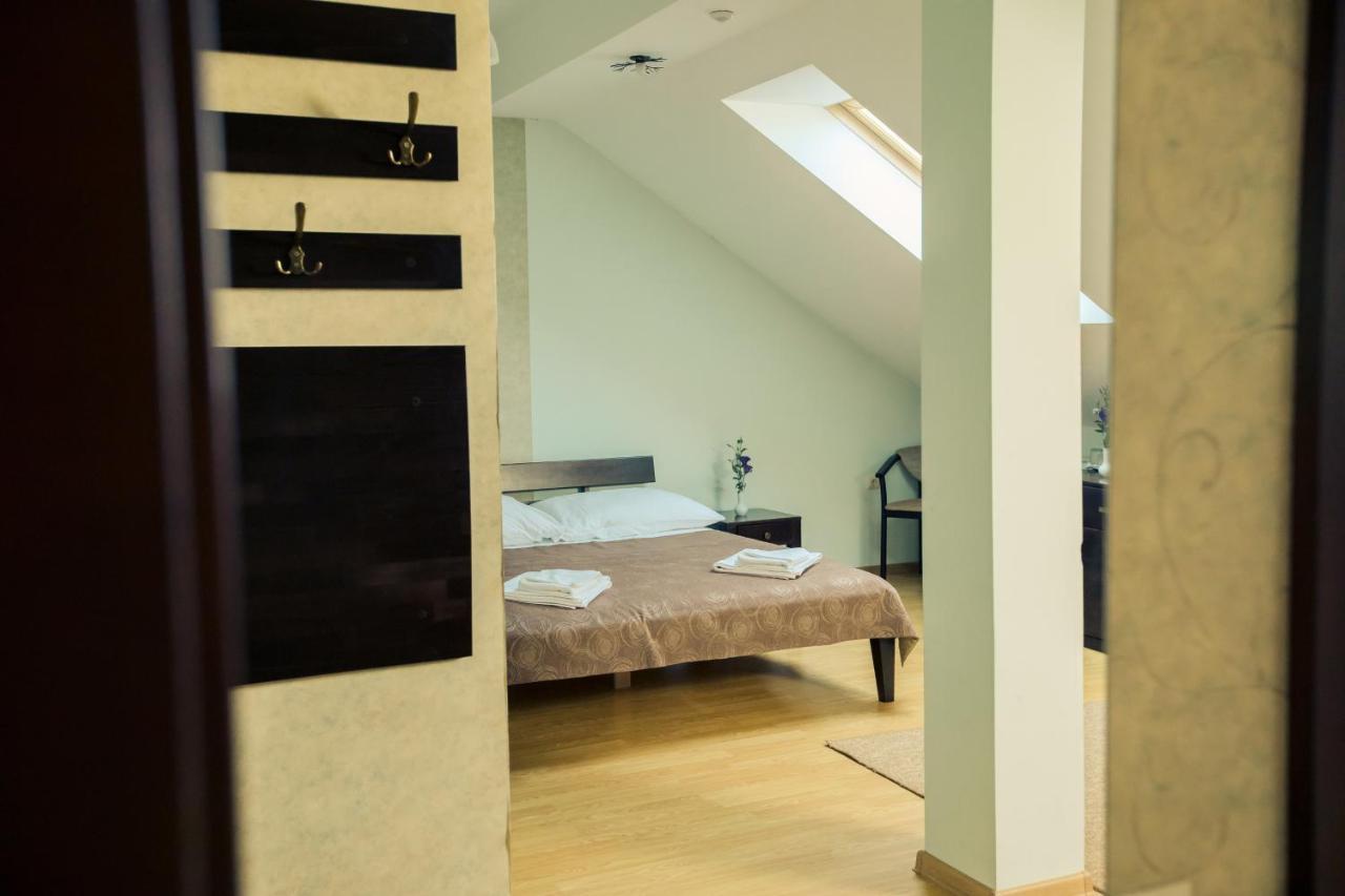 Premiere Hotel Khust Ngoại thất bức ảnh