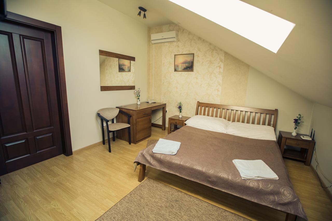 Premiere Hotel Khust Ngoại thất bức ảnh