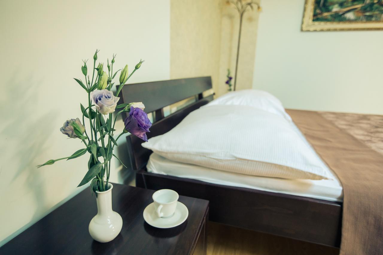 Premiere Hotel Khust Ngoại thất bức ảnh